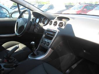 2011 Peugeot 308 Photos