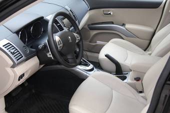 2010 Peugeot 4007 Photos