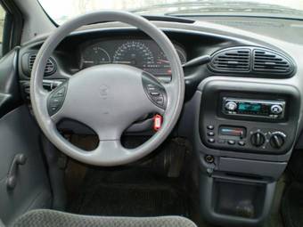 2000 Plymouth Voyager Pictures