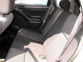 2003 Pontiac Vibe Pictures