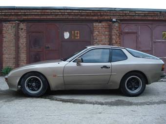 1984 Porsche 944 Pictures