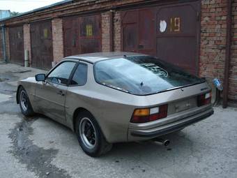 1984 Porsche 944 Photos