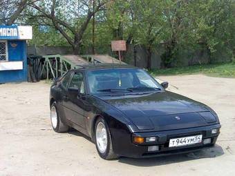 1986 Porsche 944 Pictures