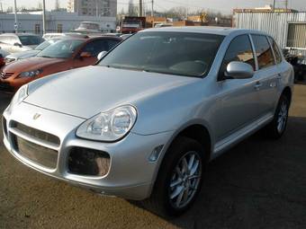 2002 Porsche Cayenne Pictures