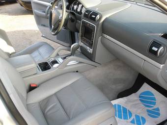 2002 Porsche Cayenne Images