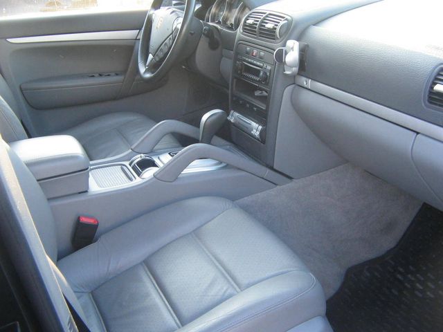 2003 Porsche Cayenne