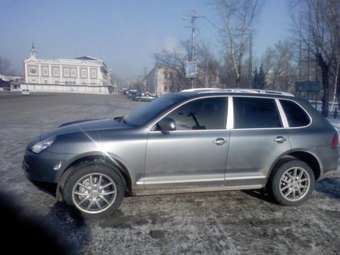 2003 Porsche Cayenne Pictures