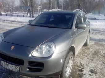 2003 Porsche Cayenne Photos