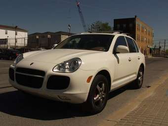 2003 Porsche Cayenne Pictures