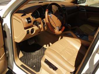2003 Porsche Cayenne Photos