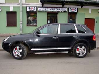 2003 Porsche Cayenne Pictures