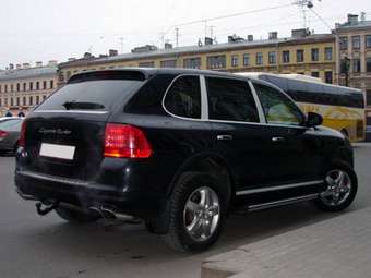 2003 Porsche Cayenne Pictures