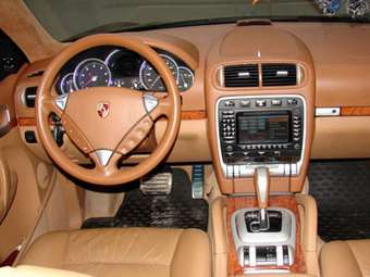 2003 Porsche Cayenne Photos