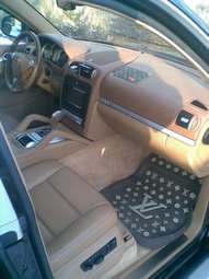 2003 Porsche Cayenne Images