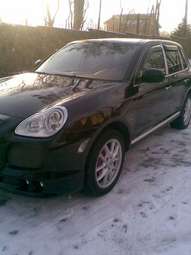 2003 Porsche Cayenne Pictures