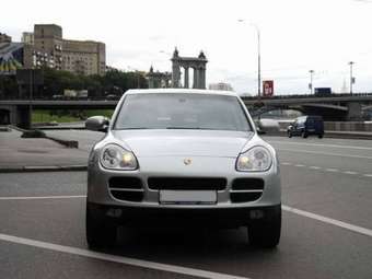 2003 Porsche Cayenne Photos