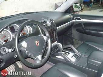 2003 Porsche Cayenne Photos