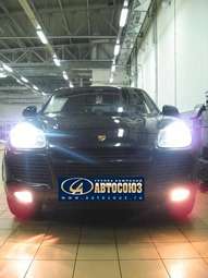 2003 Porsche Cayenne Photos
