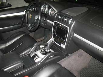 2003 Porsche Cayenne Images