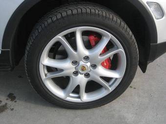 2003 Porsche Cayenne Pictures