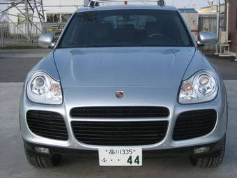 2003 Porsche Cayenne Photos