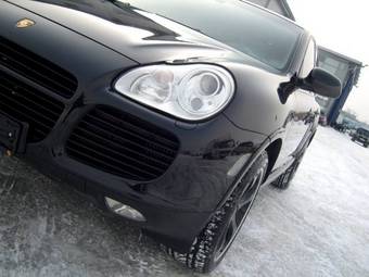 2003 Porsche Cayenne Pictures