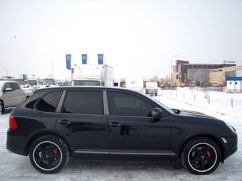2003 Porsche Cayenne Photos