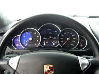 2003 Porsche Cayenne Images