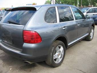 2003 Porsche Cayenne Pictures
