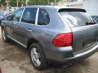 2003 Porsche Cayenne Photos