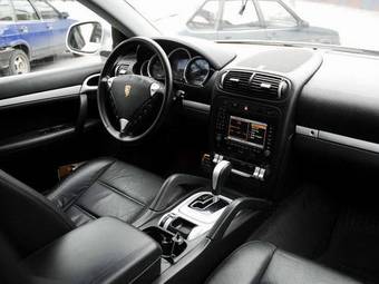 2003 Porsche Cayenne Photos