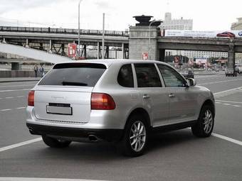 2003 Porsche Cayenne Pictures