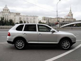 2003 Porsche Cayenne Pictures