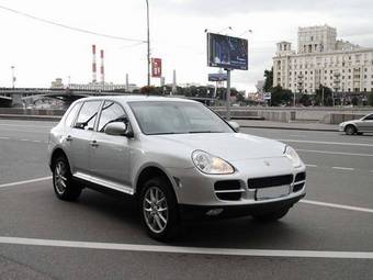 2003 Porsche Cayenne Photos
