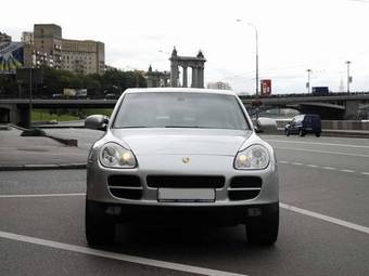 2003 Porsche Cayenne Photos