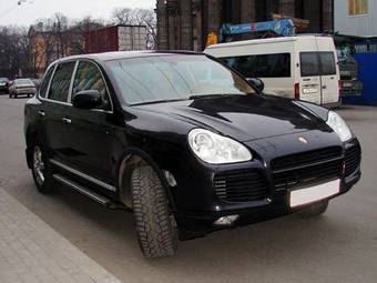 2003 Porsche Cayenne Pictures
