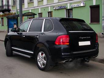 2003 Porsche Cayenne Photos