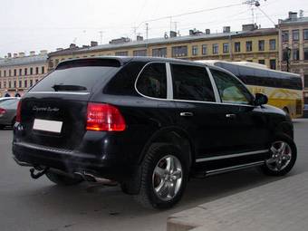2003 Porsche Cayenne Pictures