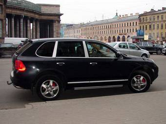 2003 Porsche Cayenne Photos