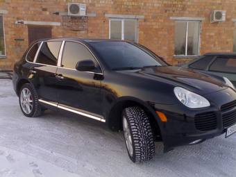 2003 Porsche Cayenne Pictures