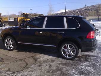 2003 Porsche Cayenne Pictures