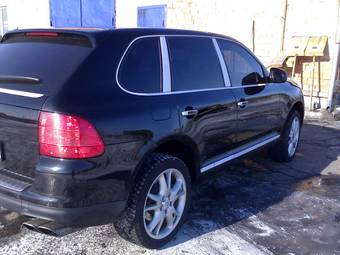 2003 Porsche Cayenne Photos