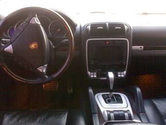 2003 Porsche Cayenne Photos