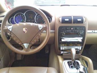 2003 Porsche Cayenne Photos