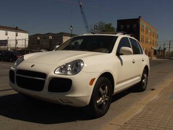 2003 Porsche Cayenne Pictures