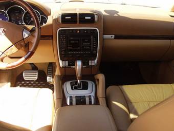 2003 Porsche Cayenne Pictures