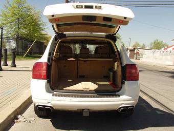 2003 Porsche Cayenne Pictures