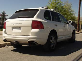 2003 Porsche Cayenne Pictures