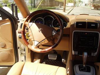 2003 Porsche Cayenne Images