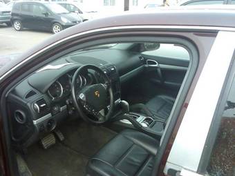 2003 Porsche Cayenne Photos